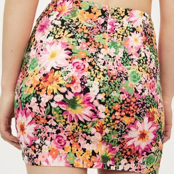 H&M Women's Patterned Mini Skirt Black/Floral - Picture 5 of 8